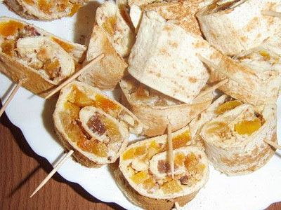 Творожные роллы с курагой и миндалём Творожные роллы с курагой и миндалём