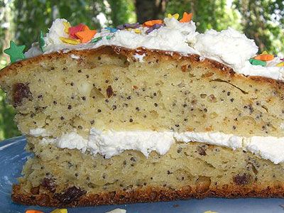 Творожный бисквит с маком и изюмом