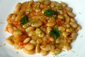 Вкусная белая фасоль с помидорами Вкусная белая фасоль с помидорами