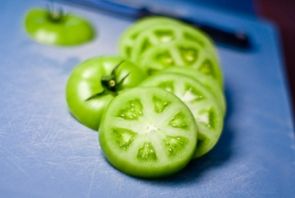 Вкусный салат из зеленых помидоров Вкусный салат из зеленых помидоров
