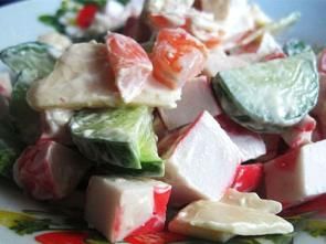 Вкусный салат с крабовым мясом Вкусный салат с крабовым мясом