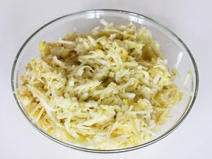 Яблочный пирог с орехами