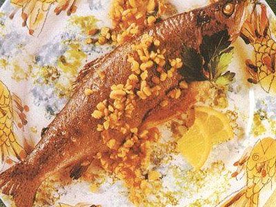 Жареная форель с фундуком Жареная форель с фундуком