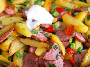 Жареная картошка со сладким перцем и колбасой Жареная картошка со сладким перцем и колбасой