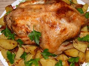 Жареная курица в духовке с картофелем