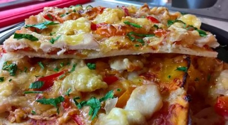 Вкуснейшая пицца на тонком тесте